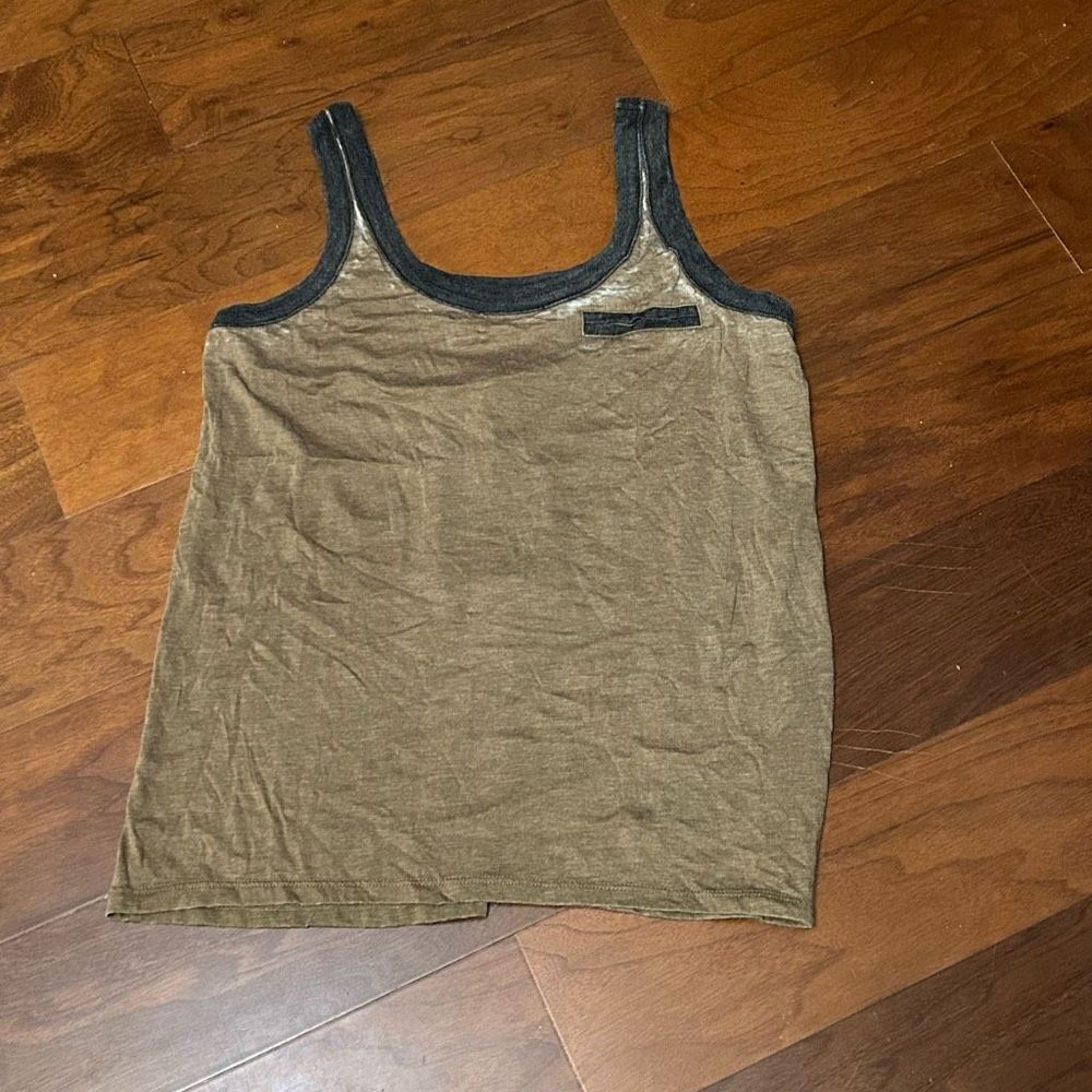 Chaser medium NWT tank